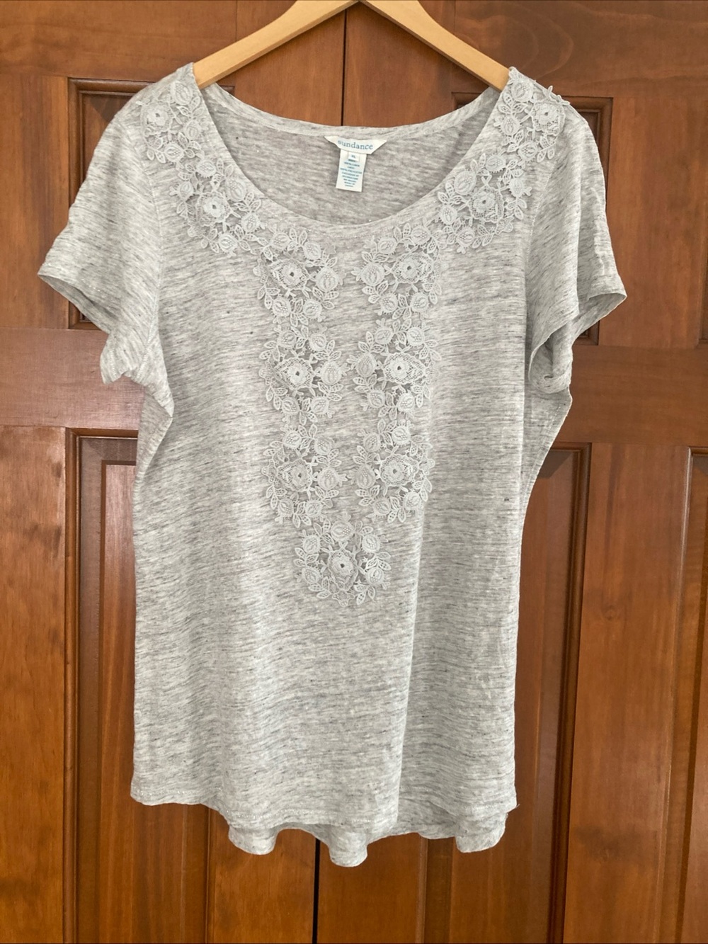 Sundance Light Gray linen floral appliqué Top blouse women’s XL
